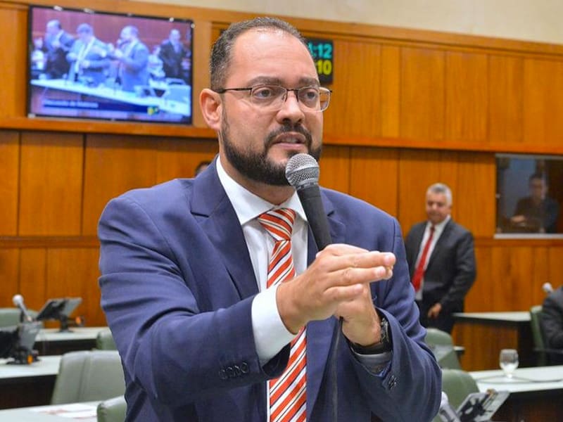 Virmondes propõe política de acompanhamento a alunos com dislexia ou TDAH