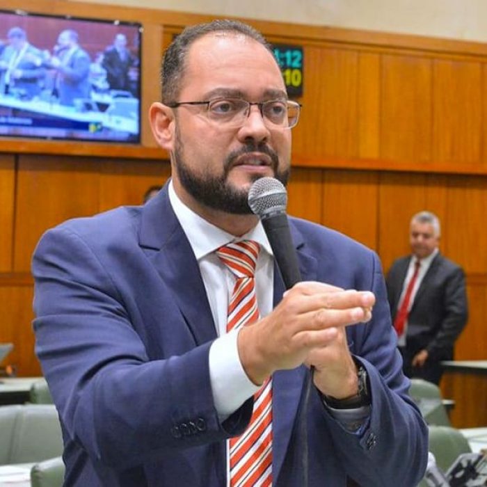 Virmondes propõe política de acompanhamento a alunos com dislexia ou TDAH